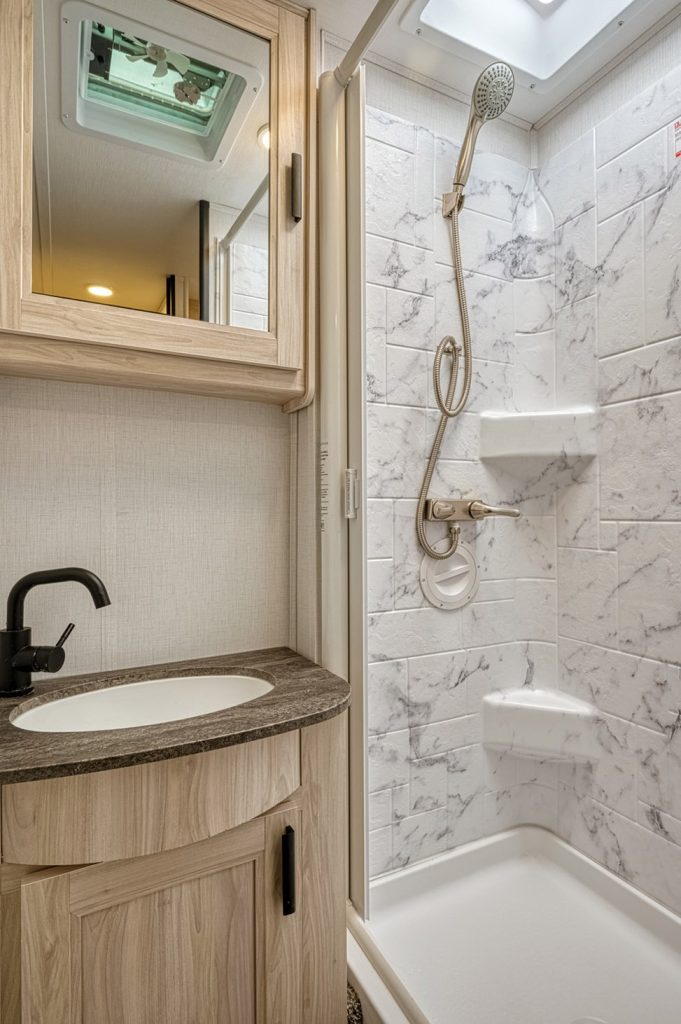 El Monte RV Class C Large-Interior_bathroom_shower