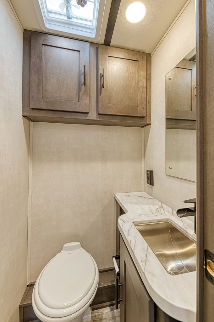 Road Bear RV Class A 30-32' With Slide-Out-Interior_bathroom