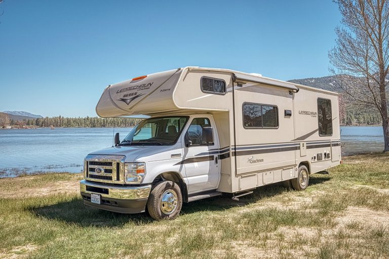 Road Bear RV Class C 26-28-Interior_horizontal